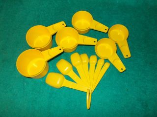 Tupperware BRIGHT YELLOW Measuring Spoons,  Cups,  Holding Ring COMPLETE 14 pc Set 2
