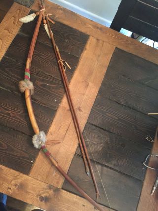 Hand Made Indian Bow And 2 Arrows Rawhide Beads & Arrowheads