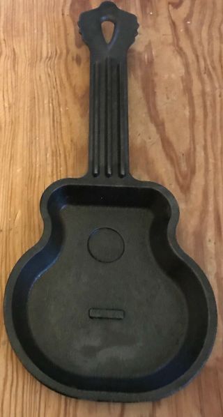Lodge Cast Iron Discontinued Cast Iron Guitar Shaped Skillet Spoon Rest Usa Gsk