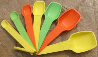 Vtg Harvest Multi Color Orange Green Yellow Tupperware Measuring Spoons Complete 2