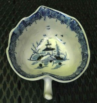 Chinese Porcelain Leaf Shaped Tea Cup Temple Design 8x6.  5cm Blue & White