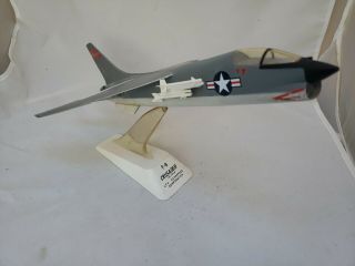 F - 8 Crusader 1/48 Model Plane Topping Models
