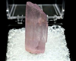 Minerals : Light Pink Kunzite Crystal From Afghanistan