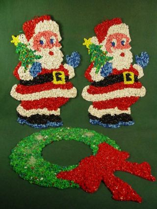 Colorful Vintage Christmas Popcorn Plastic Santa Claus And Wreath