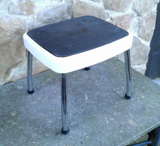 Vintage STYLAIRE Step Stool Chrome and White with Black Non Slip Top Mid Century 3