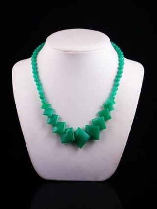 18 Inches Gorgeous Green Jade Beads Crafted Lady 