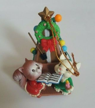 1997 Lustre Fame Christmas Tree Ornament Squirrel Mouse Metronome Singing Wreath