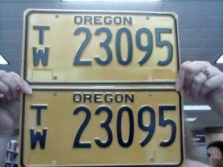1999 Oregon Tow License Plate Set With Paperwork