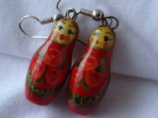 Vintage Russian Red Hand Painted Wooden Babushka Nesting Doll Roses Earrings