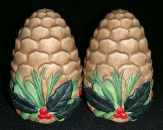 1998 Lenox Winter Greetings Ceramic Holiday Pine Cone Holly Salt Pepper Shakers