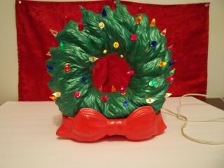 Vtg Handpainted Red Colored Light Up Ceramic Christmas Wreath Red Bow Base 11 "