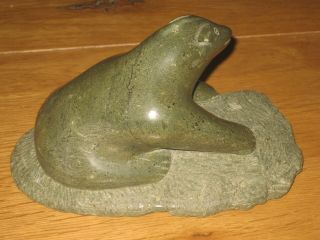 RARE INUIT CARVED MARBLE STONE SIGNED POLAR BEAR SCULPTURE DATED 1976 3