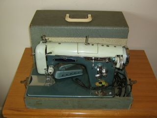 Vintage Brown Thompson Deluxe Zig Zag Sewing Machine With Case