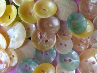 45,  Collectable Vintage Celluloid Wafer Thin Buttons - Marbled Pastel Color (5)