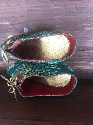 Vtg ' 95 Chinese Silk Embroidered & Leather sole LOTUS girl bound feet shoes 4