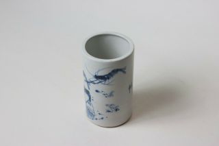 Chinese porcelain brush pot in blue and white,  China 4