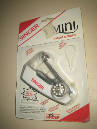 Vintage Singer Mini Instant Mender Hand Held Chain Stitch In Packaging