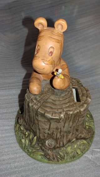 Classic Winnie Pooh Tiger Piggy Bank And Bee Charpente Collectible