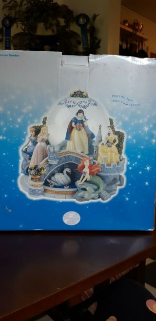 Disney Princess Snow Globe Snow White,  Belle,  Ariel,  Arora,  Cinderella.  Swan.