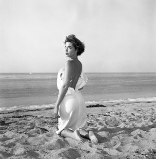 1950s Ron Vogel Negative,  Sexy Pin - Up Girl Julie Hart At The Beach,  T244642