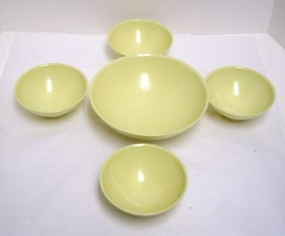 Boontonware Somerset Yellow Melmac Footed Serving Bowl and 4 Small Bowls Vintage 2