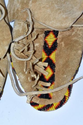 Vintage Native American Indian Plains Plateau Beaded Deer Leather Moccasins 9 