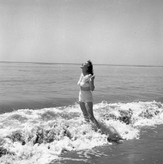 1950s Vogel Negative,  Sexy Pinup Girl Donalda Jordan,  Beach,  Cheesecake T244669