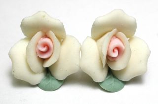 2 Vintage Porcelain Buttons Rose Realistic Design - 11/16 "