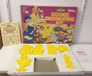 Vintage 1977 Wilton Sesame Street Cookie Cutters Decorating Kit Pamphlet