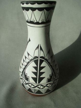 Signed Mata Ortiz Mexican Pottery Vase