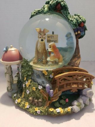 Disney Lady And The Tramp Snowglobe