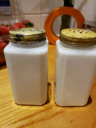 Vintage TIPP CITY Red/Yellow RoosterTall Salt n Pepper Range Shaker Milk Glass 2