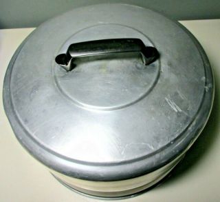 Vintage 1950 ' s REGAL WARE Aluminum CAKE CARRIER/SAVER with Locking Lid EUC 8