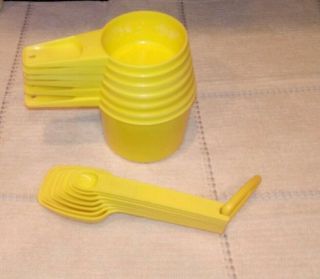 Tupperware Yellow 6 Measuring Cups & 7 Spoons W/ Holding Ring