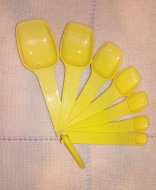Tupperware Yellow 6 Measuring Cups & 7 Spoons w/ holding ring 4