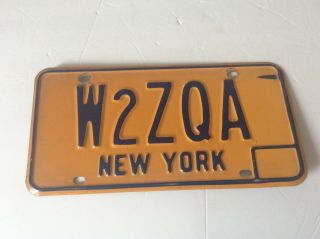 Good Vintage 1970’s York State Blue & Yellow License Plate (w2zqa)