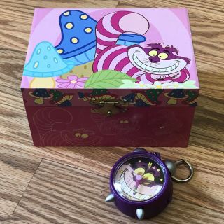 Gorgeous Disney Alice In Wonderland Cheshire Cat Jewelry Music Box Keychain