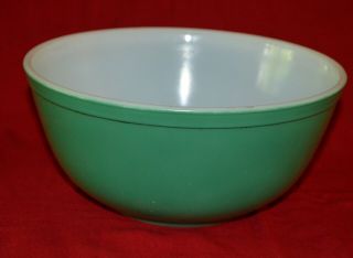 Vintage Pyrex Green Primary Color Nesting Mixing Bowl 2.  5 Qt