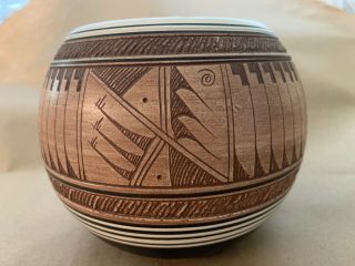 Vintage Native American Navajo Pottery Scrifitto Etched Signed Pot Vase