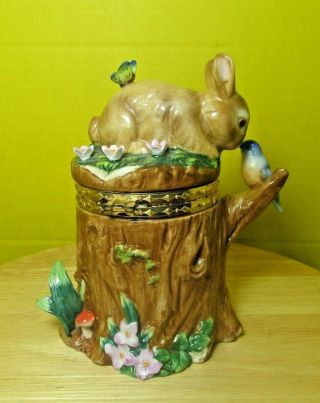 Large 6¼ " Cwc Bunny Rabbit Sitting On Tree Stump Trinket Box Great For Easter