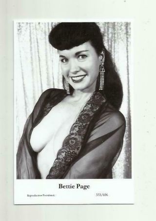 N493) Bettie Page Swiftsure (333/696) Photo Postcard Film Star Pin Up