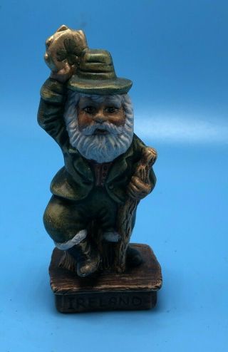 Vintage Irish St Patricks Day Leprechaun Figurine With Gold 4.  5”