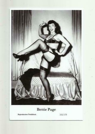 N493) Bettie Page Swiftsure (333/179) Photo Postcard Film Star Pin Up