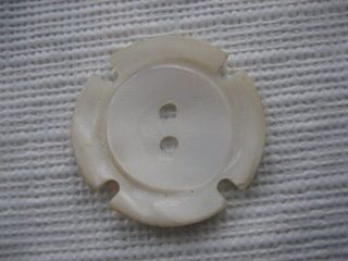 Vintage Medium 7/8 " White Carved Mop Mother Of Pearl Shell Button - Pb60