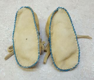 HAND CRAFTED BEADED TAN BUCKSKIN NATIVE AMERICAN INDIAN BABY MOCCASINS 4