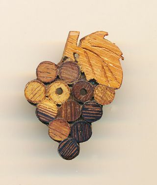 Laminated,  Dyed Wood Button,  Realistic Bunch Of Grapes