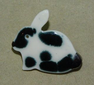 Vintage White Black Ceramic Bunny Holidays Brooch Pin 11l 42