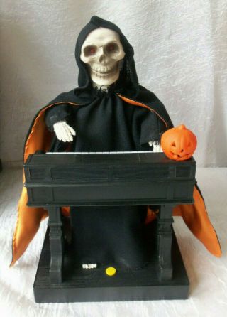 1995 Gemmy Halloween Animated Grim Reaper At His Organ Eyes Light Sounds 629