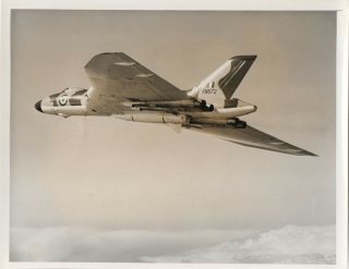 Large Vintage Photo - Avro Vulcan Xm572 In - Flight