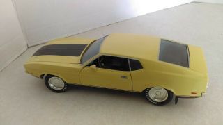 1:18 Ertl 1973 Ford Mustang Mach 1 Yellow Diecast (american Muscle)